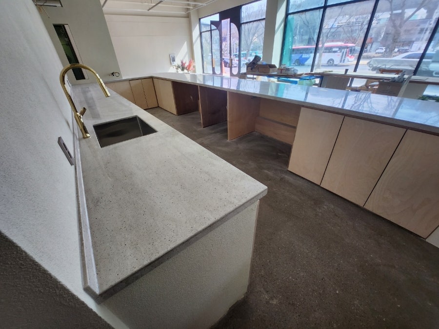 오피스 라운지 작업 이미지